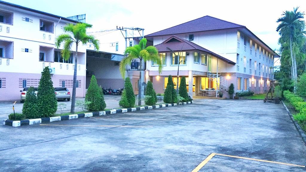 Chumphon Travelodge Exterior photo