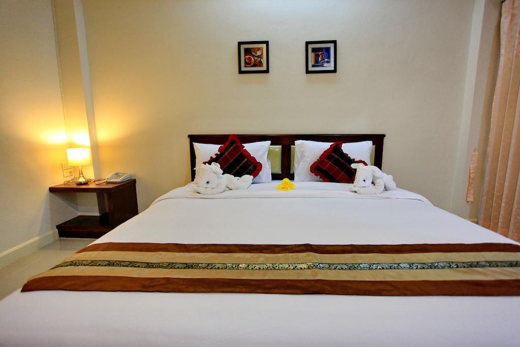 Chumphon Travelodge Exterior photo
